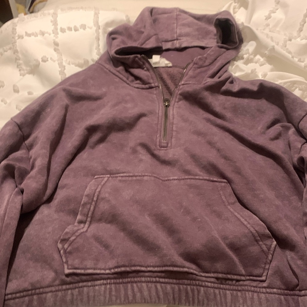 Washed out crop hoodie.